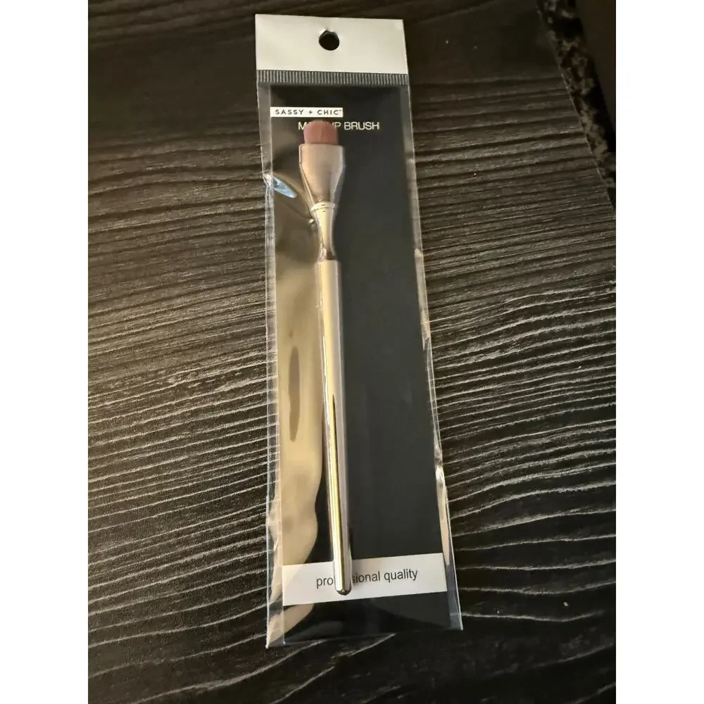 NIP Eyeshadow and Brushes Bundle (2)